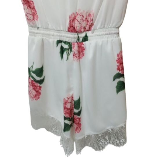 Floral Romper- Xenia Boutique - Picture 5 of 6